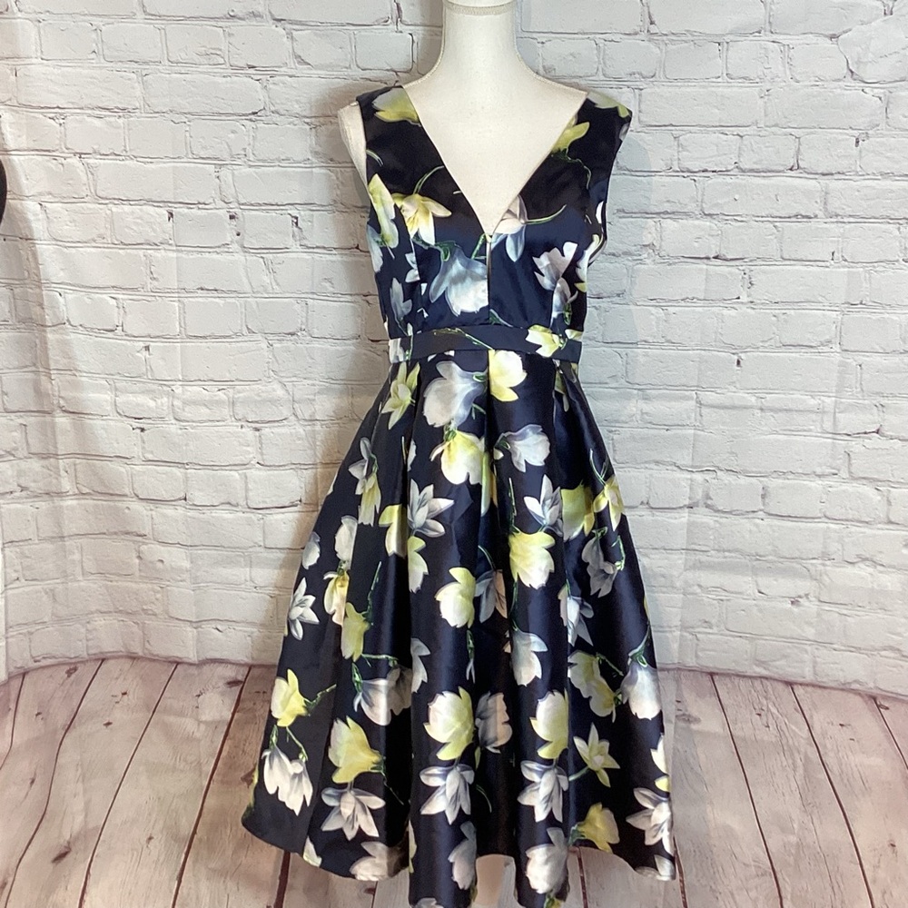 MISS AVENUE DRESS KEYHOLE NAVY FLORAL FIT & FLARE SZ LG NWT